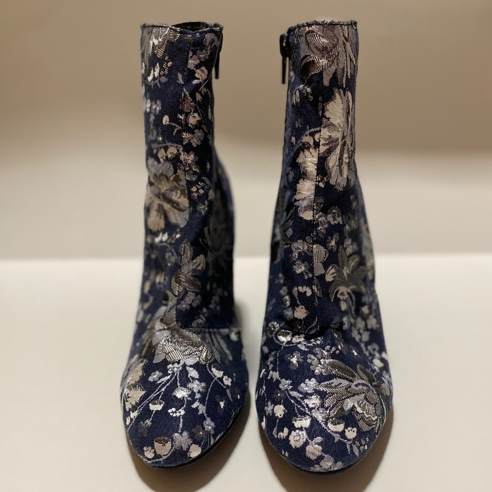 Blue and white floral booties with 3.5 inch heel - Picture 2 of 8